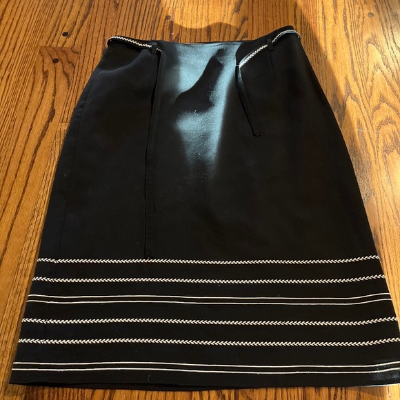 Loft woman’s pencil skirt - Picture 1 of 3